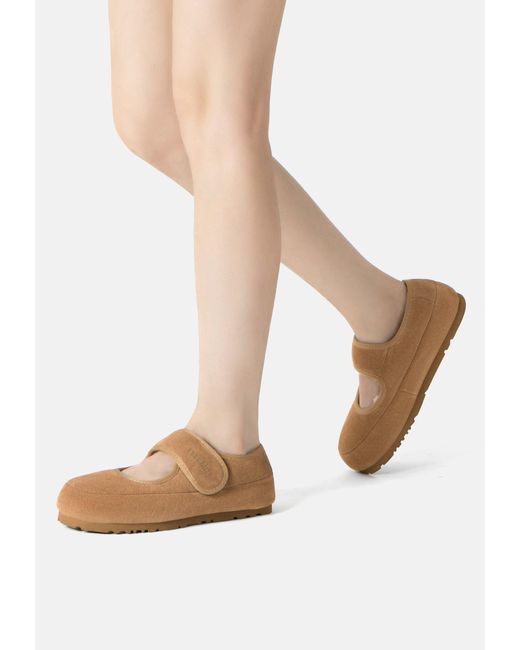 EverAu Australia White Adjustable Strap Slippers