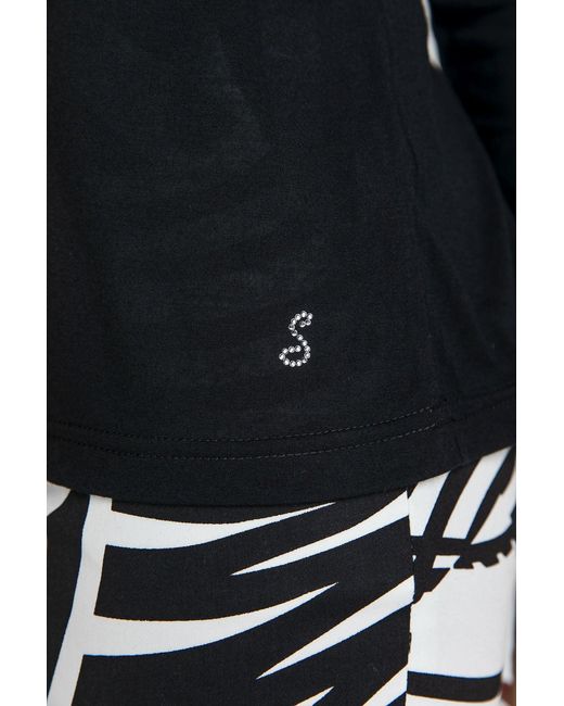 Conquista Black V Neck Top By Swl