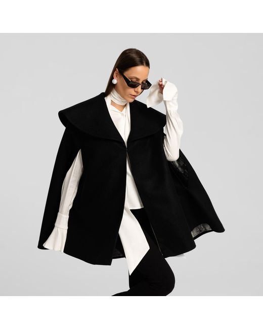 Mandragora Black Wool Cape Sorte