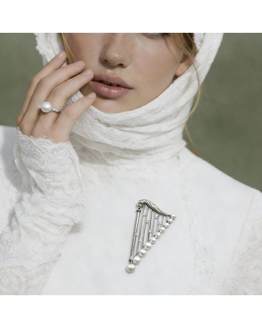 Ninemoo Metallic Harp Of Lumière Pearl Brooch
