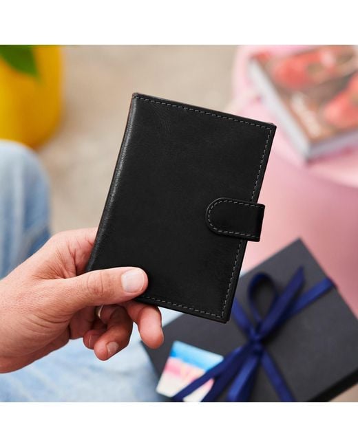 VIDA VIDA Black Luxury Leather Passport Cover With Card Slots for men
