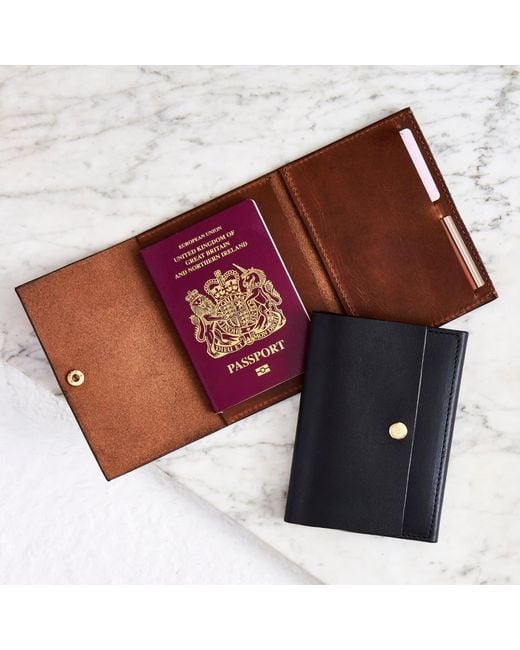 VIDA VIDA Black Luxe Leather Passport Holder for men