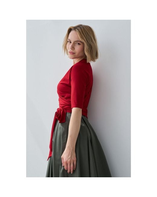 Marianna Déri Red Wrap Top Dark