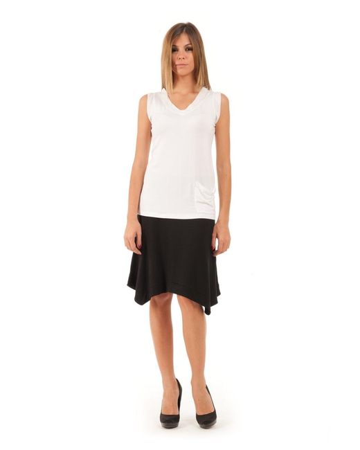 Conquista White V-Neck Pocket Detail Top