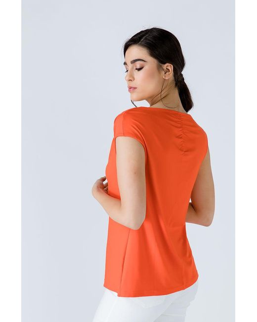 Conquista Red Asymmetric Top