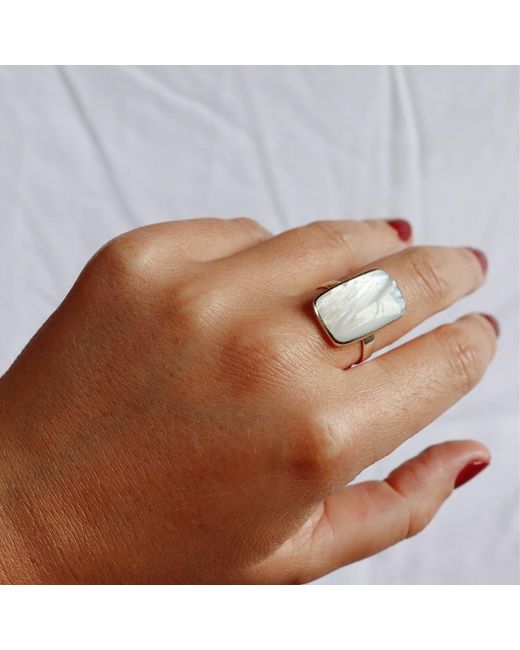 FV Jewellery White La Stèle Mother Of Pearl Rectangle Ring