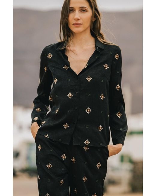 Traffic People Black Sacred Silence Embroidered Graft Shirt