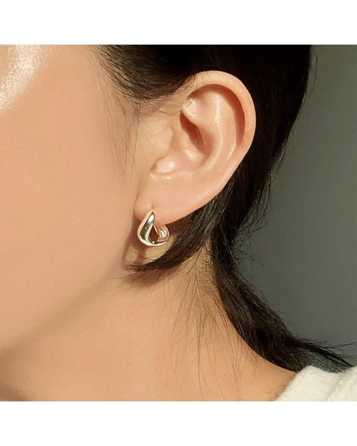 Cote Cache Metallic Liquid Curve Huggie Hoop Earrings