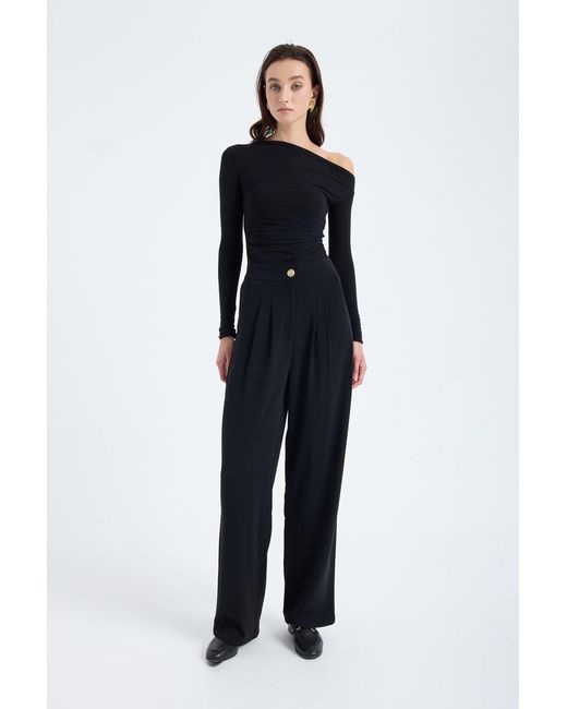 Monlicia Black Elara High Waist Pleated Trousers –