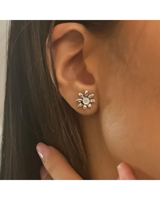 Unaloe Metallic Sterling Daisy Flower Stud Earrings With Mother Of Pearl – Contemporary Floral Designer Jewelry