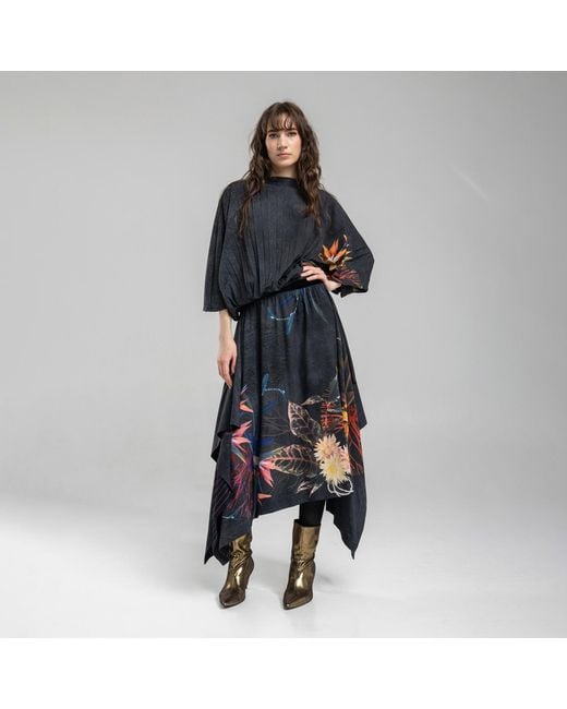 ARTISTA Black Pleated Tie-Belt Blouse