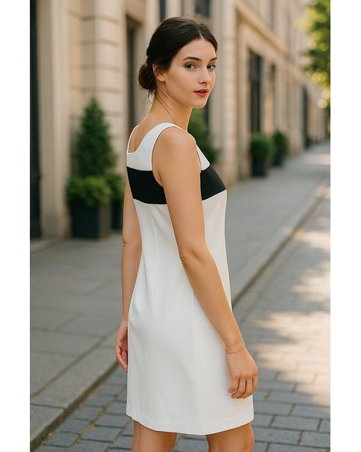 Conquista Black Sleeveless Empire Line Stretch Dress