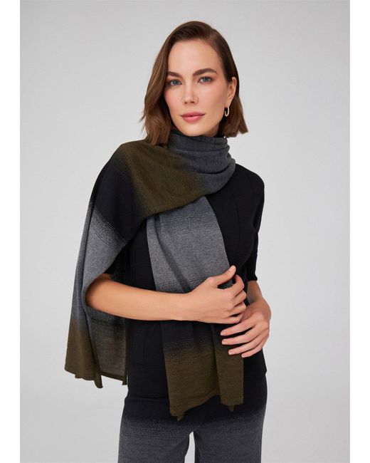 Peraluna Black Color Transition Knit Shawl