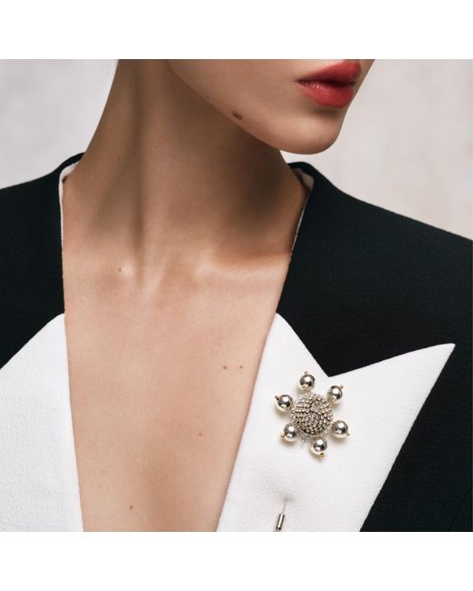 Saule Label Metallic Jolie Lapel Pin