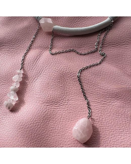WAIWAI White Leather Choker With Rose Quartz And Chain Detail