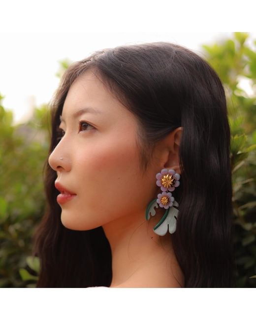 Gissa Bicalho White Handmade Acrylic Earring Cosmos Flower Avocate