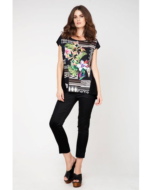 Conquista Black Sleeveless Print Top