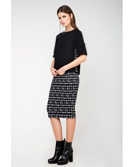 Conquista Black High-Waisted Midi Pencil Skirt
