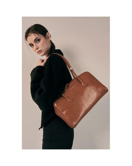 MARHEN.J Brown Lara