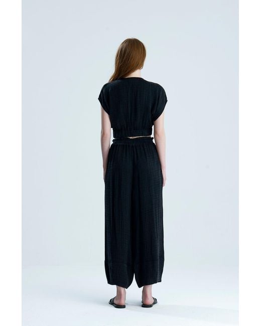 Lilamie Black Bruges Sleeveless Resort Crop Top
