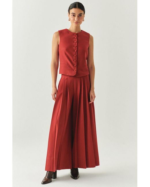 Exquise Red Regular V-Neck Sleeveless Elowyn Vest
