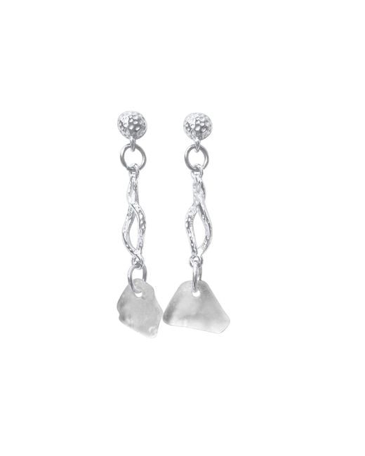 Glassy White Skumswirl Earrings