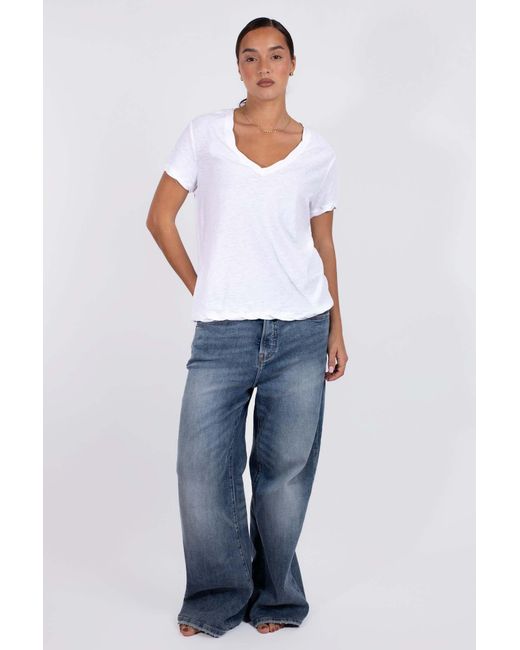 Vænn White Slub Deep V Tee