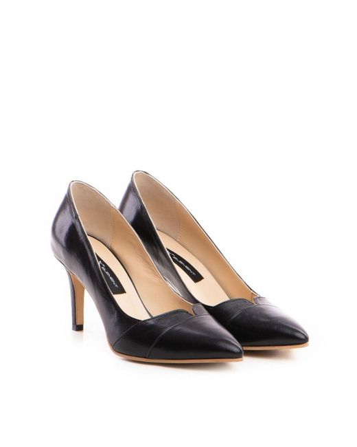 The 5Th Element Black Yuki Pumps