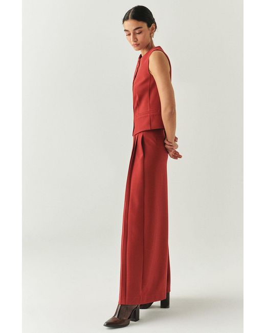Exquise Red Regular V-Neck Sleeveless Elowyn Vest