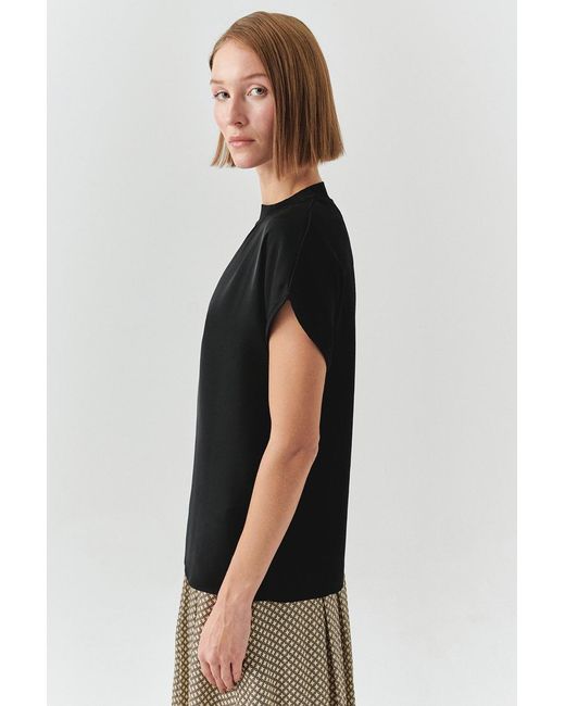 Exquise Black Nyomi Crew Neck Short Sleeve Blouse