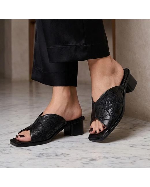 Clara Barcelo Black Unconvinced