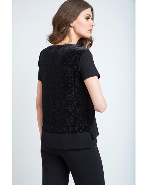 Conquista Black Short Sleeve V Neck Top