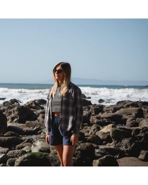 Ariko Gray Sea Beach Crop Tee