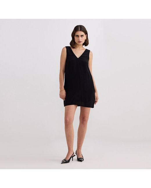 REISTOR Black Midnight Muse V-Neck Short Crepe Crepe Dress
