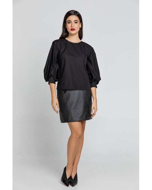 Conquista Black Top With Bishop Sleeves