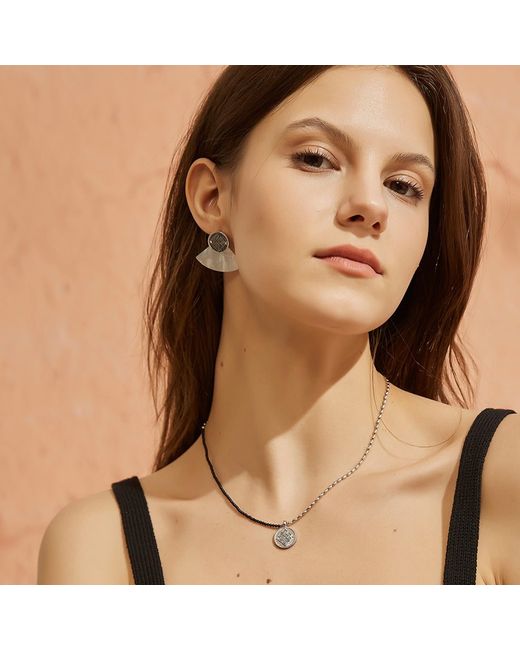 Aurozia Metallic Three Charms Venus Bound/ Plated The Endless Love Knot Fan-Shaped Mother-Of-Pearl Ear Clips