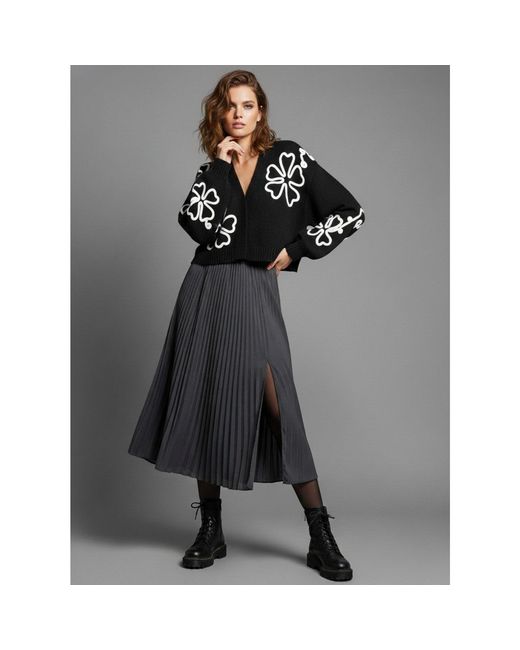 Saachi Black Cropped Floral Cardigan Squiggle