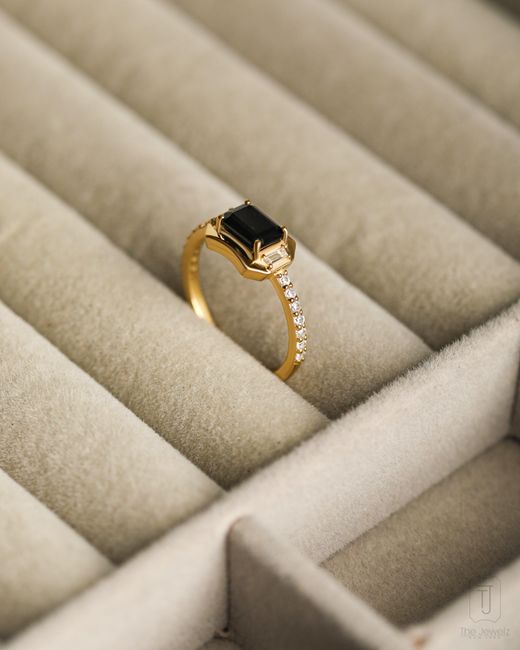 The Jewelz White Neutrals Be Famous Onyx Signet Ring
