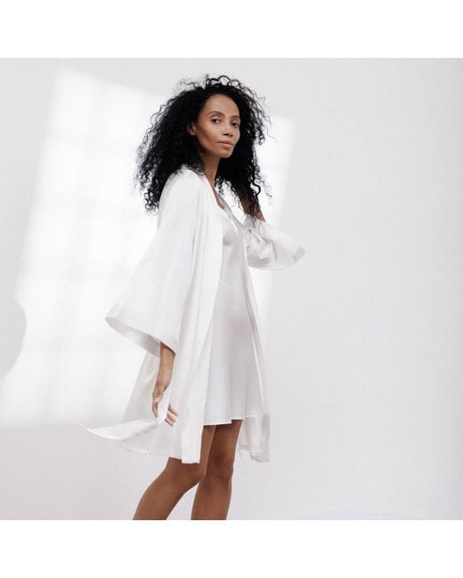 Vimissia White Bubble Silk Short Robe