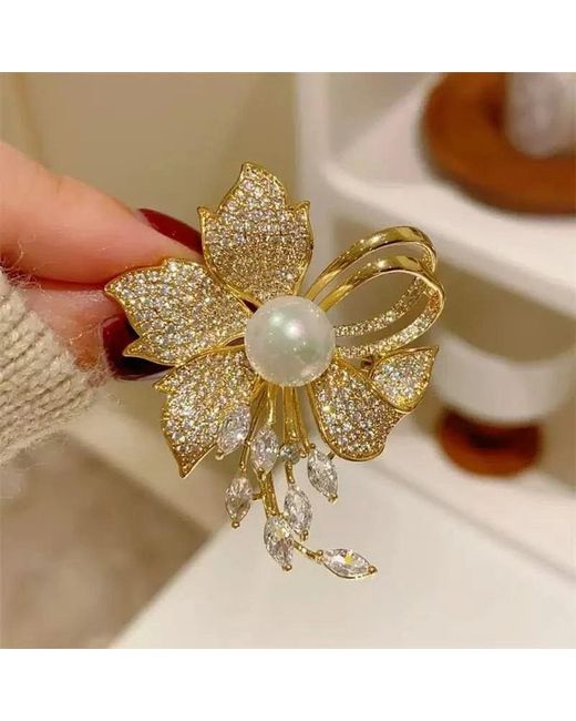 Angel Barocco Metallic Elegant Pearl Floral Brooch