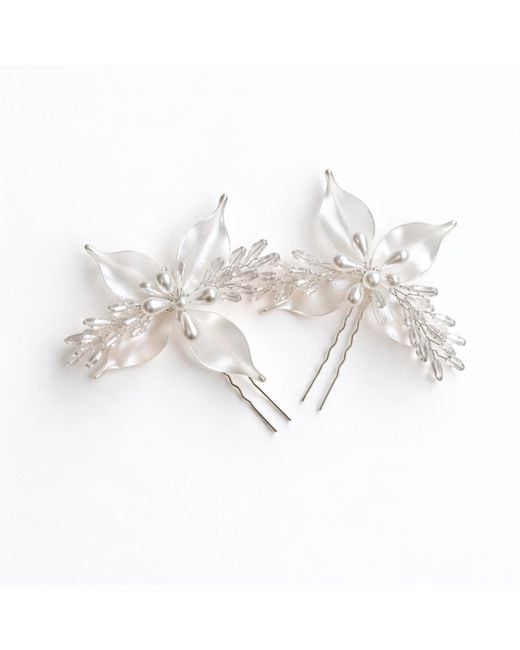 Nuvv Collection White Pearlescent Floral Bridal Hair Pins Set Of Two
