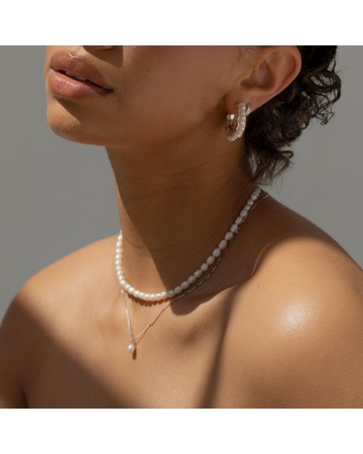 Arctic Fox & Co. Metallic Single Pearl Chain Necklace