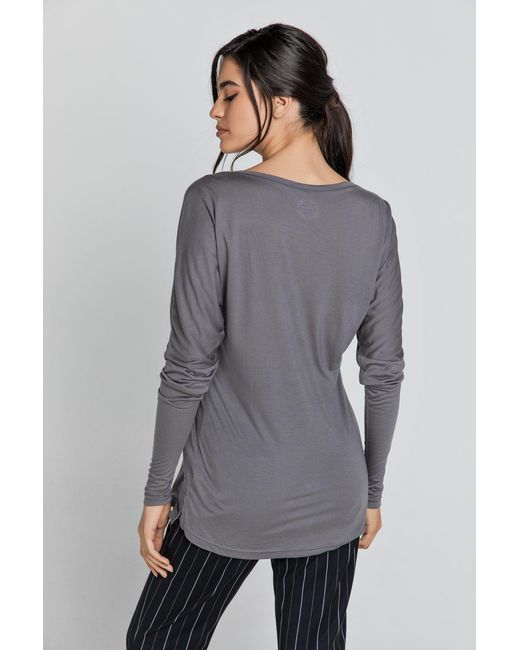 Conquista Gray Dark Top With Long Batwing Sleeves