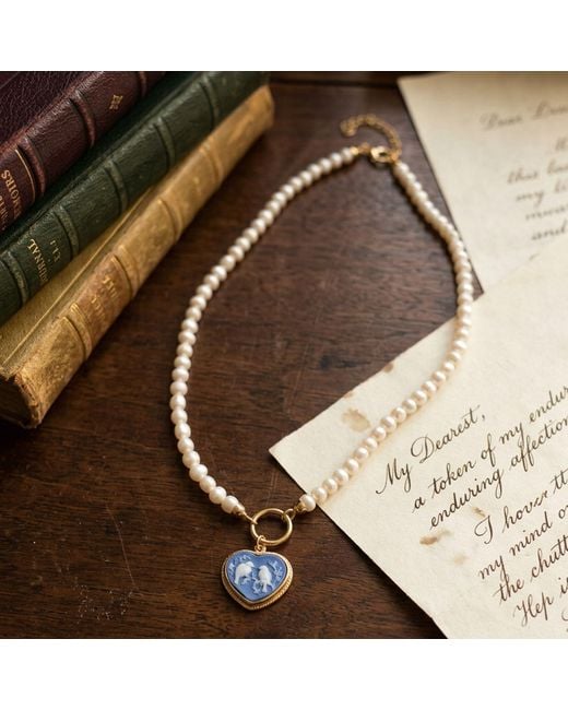 Vintouch Italy Blue Birds Cameo Necklace
