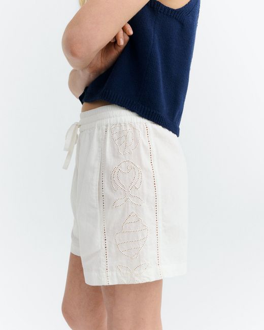 Thinking Mu White Shorts Embroidered Geranio