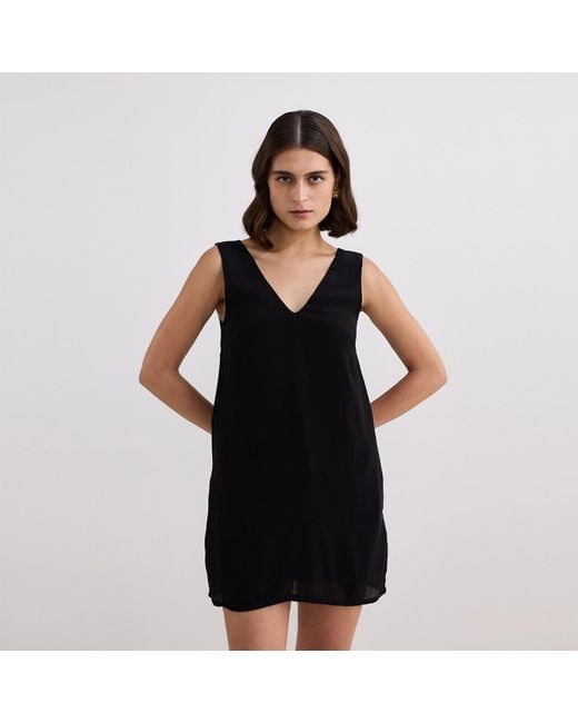 REISTOR Black Midnight Muse V-Neck Short Crepe Crepe Dress