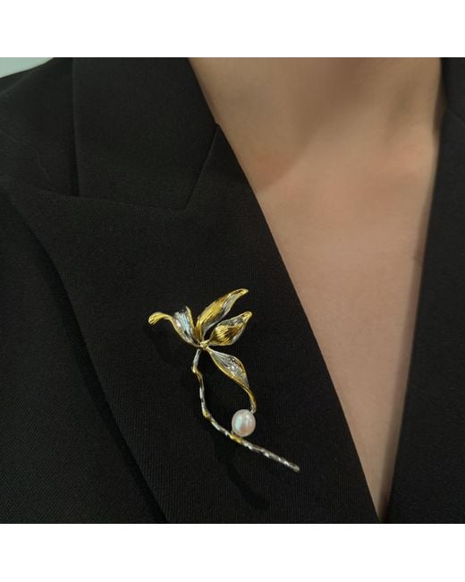 Ninemoo Metallic Lilium Paradox Brooch