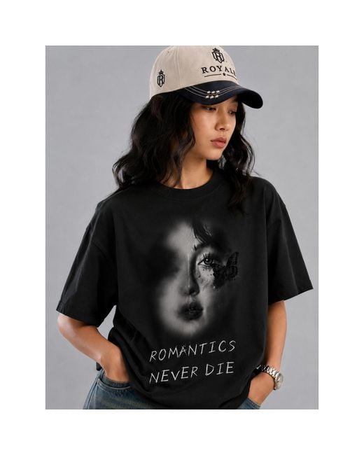Chic Urban Black Romantics Never Die Oversized T-Shirt