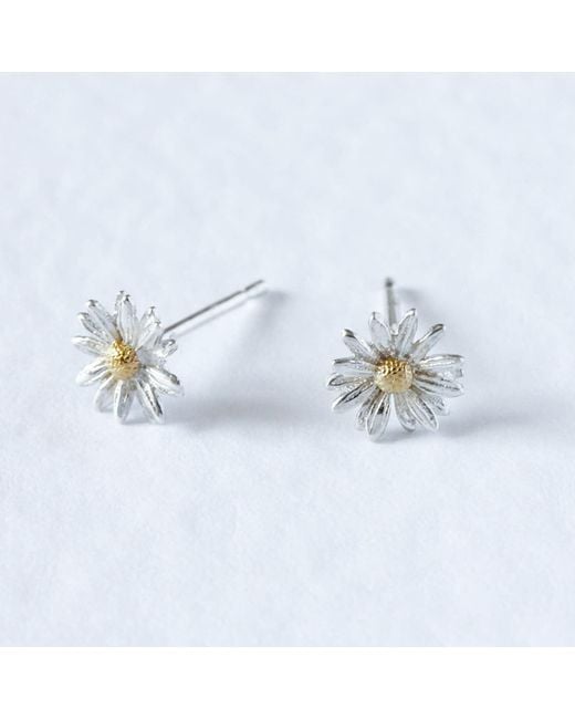 Lee Renee White Daisy Earrings –
