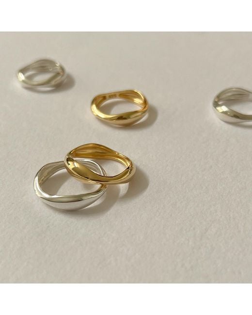 Cote Cache White Symmetry Stackable Wave Ring